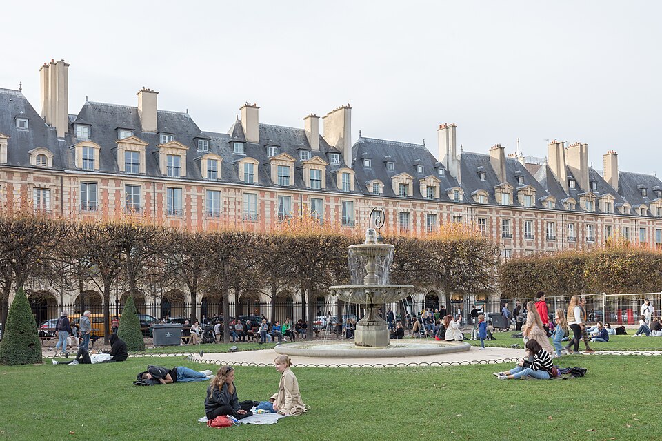 The red-brick arcaded houses around the Place des Vosges