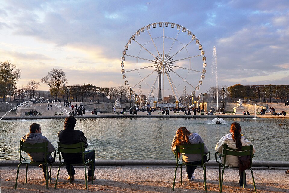 The octagonal pond of the Tuileries Garden